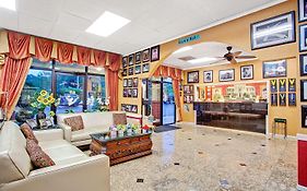 Days Inn By Wyndham Memphis At Graceland